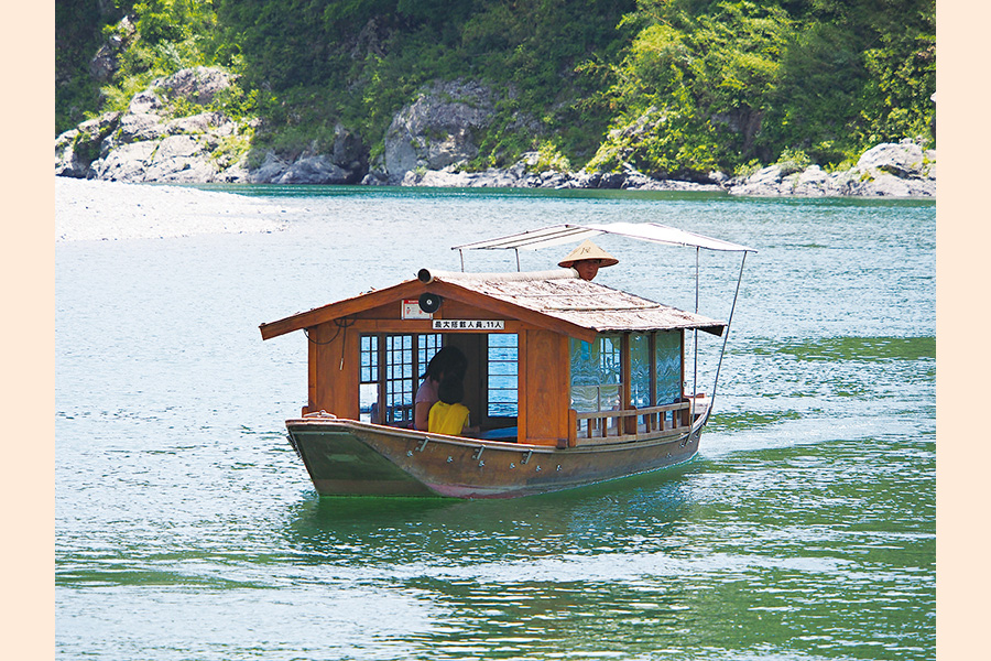 清流の遊覧船